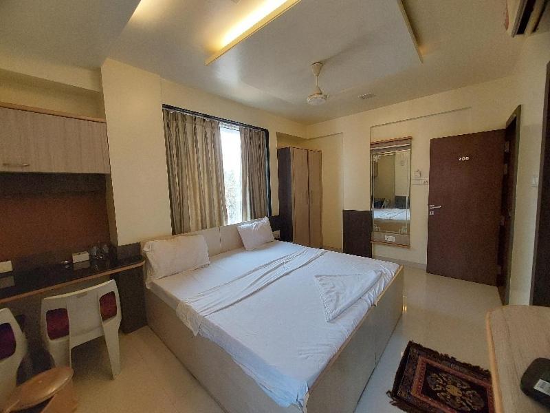 Super Hotel O Happy Homely Stay Near Pune Airport Khadki Exteriör bild