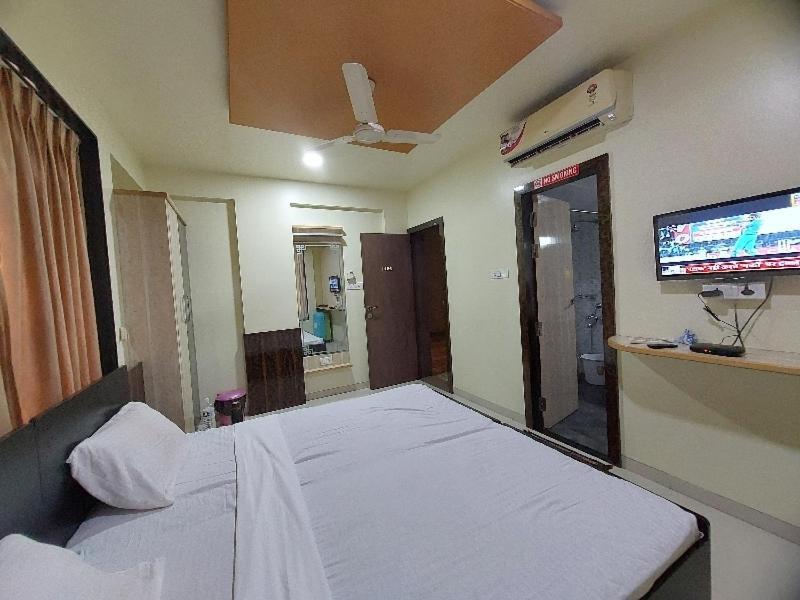 Super Hotel O Happy Homely Stay Near Pune Airport Khadki Exteriör bild